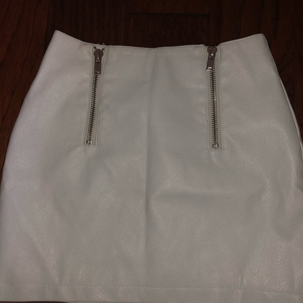 Forever 21 size small zippers skirt